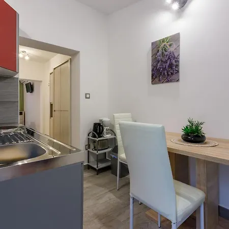 Plemmy Apartment