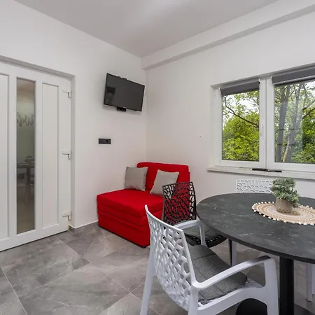 Plemmy Apartment